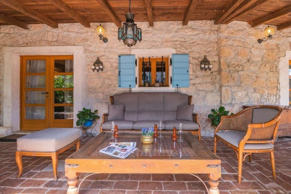 Villa Kazun With Private Pool And Two Gardens Marčana Exterior foto