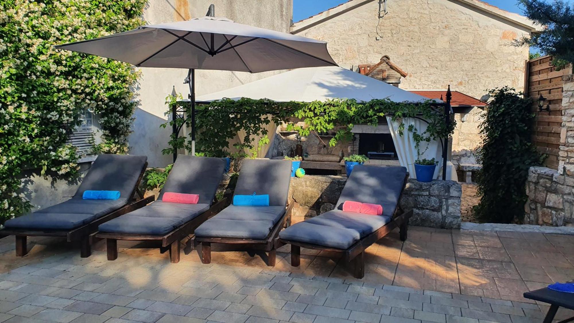 Villa Kazun With Private Pool And Two Gardens Marčana Exterior foto
